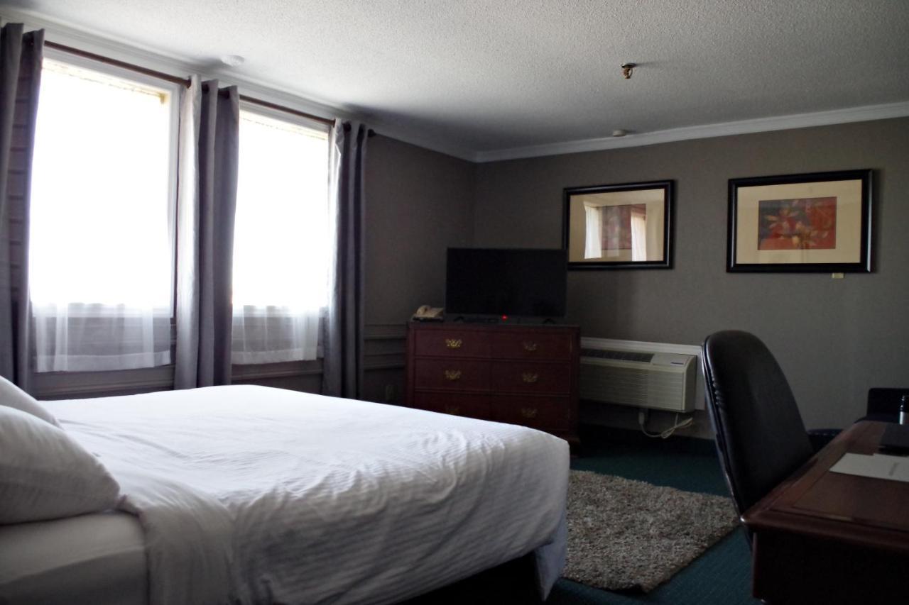 The City Motel Fredericton Bagian luar foto